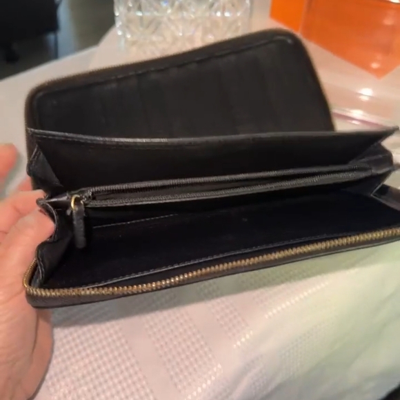 Vintage GUCCI Black Long Zip around wallet 16 card slots, 4 long slots - Picture 3 of 9